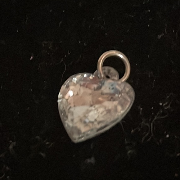 0.5” heart shaped clear crystal charm pendant with jump hoop - Picture 4 of 11